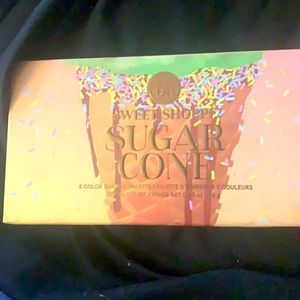 BH Cosmetics eight pan